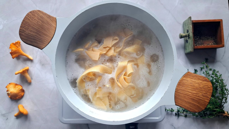 makaron z kurkami i boczkiem - krok 7