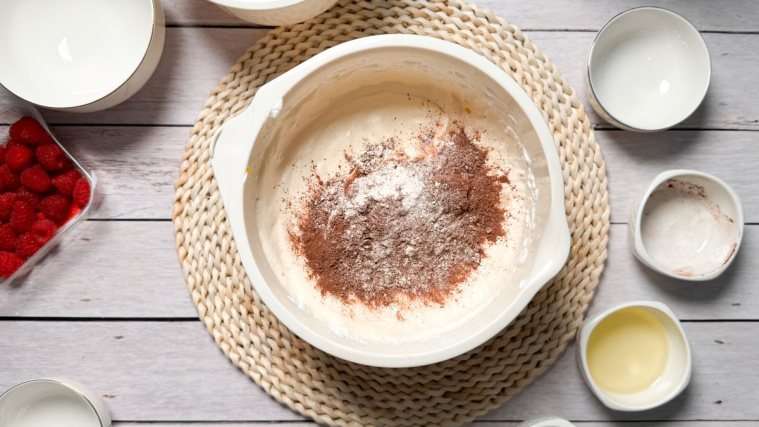 szybkie ciasto z malinami i mascarpone - suche składniki na masiie