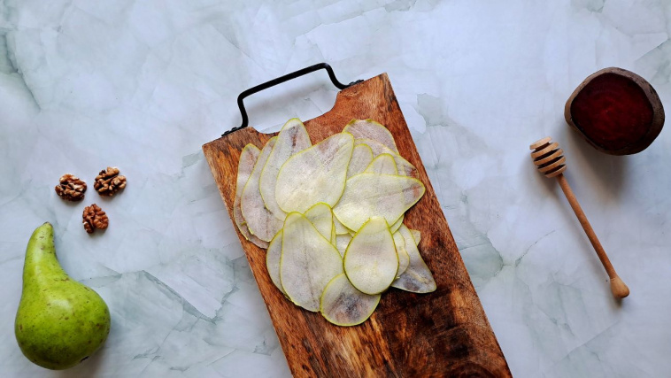 sałatka z burakiem i gruszką - krok 5