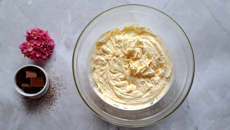 ciasto czekoladowe ze śliwkami - krok 4