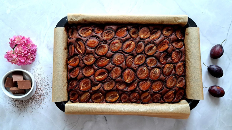 ciasto czekoladowe ze śliwkami - krok 7