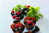 Muffinki orkiszowe z malinami i jeżynami