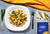 Makaron Lubella Świdry, groszek, młode pory i wędzony boczek