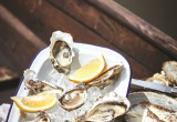 Ostrygi - owoce morza na kolację we dwoje