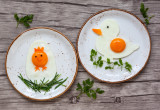 Jajko sadzone w kształcie kaczuszki i kurczaczka