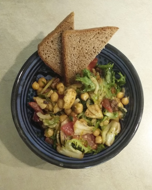 Sałatka z kurczakiem i ciecierzycą