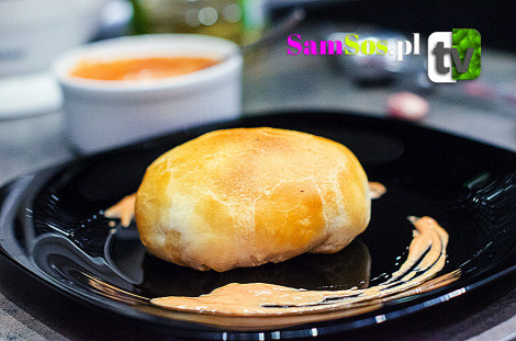 PROSTE BUŁECZKI NADZIEWANE PIECZARKAMI, SEREM I SZYNKA