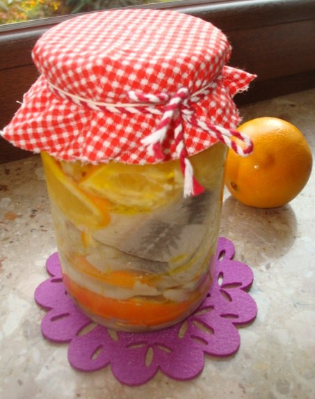 Śledzie z pomarańczami