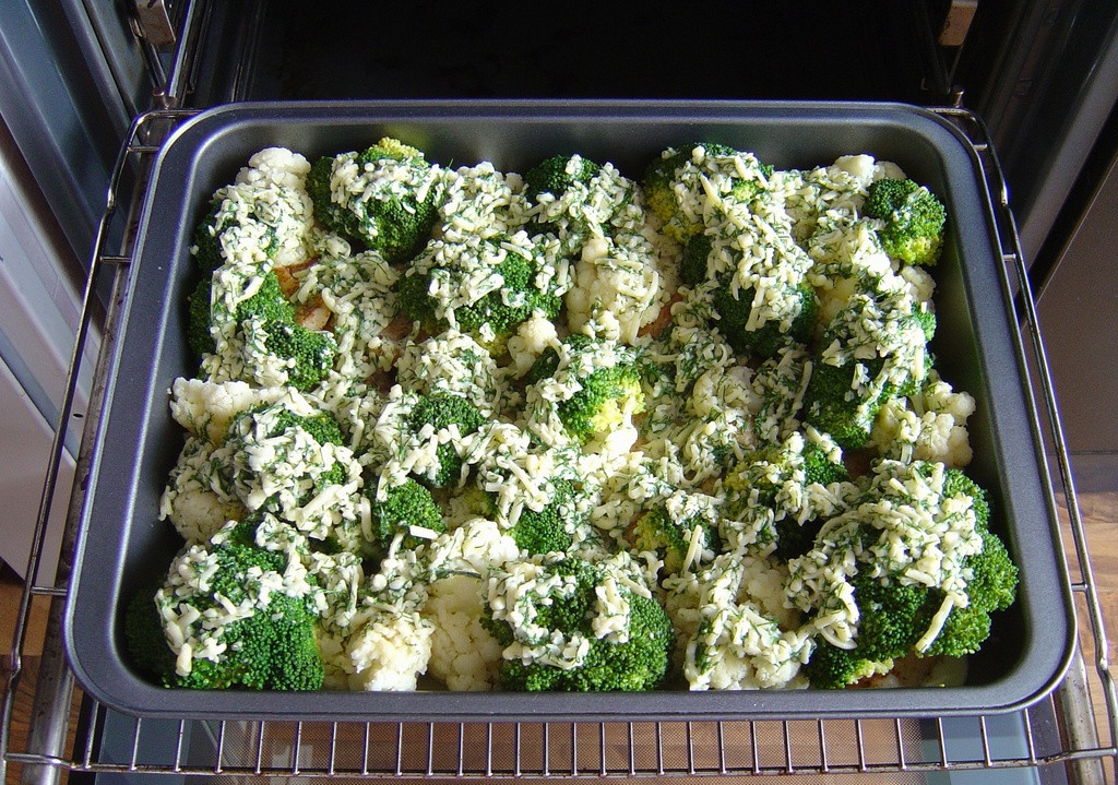 karmazyn_zapiekany_z_brokulami_i_kalafiorem
