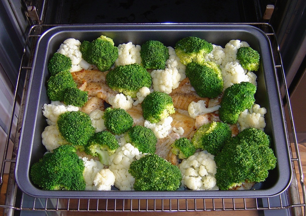 karmazyn_zapiekany_z_brokulami_i_kalafiorem