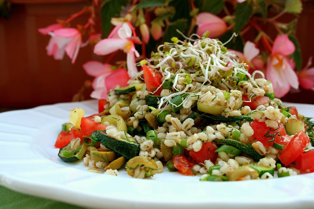 Sałatka z kaszą pęczak