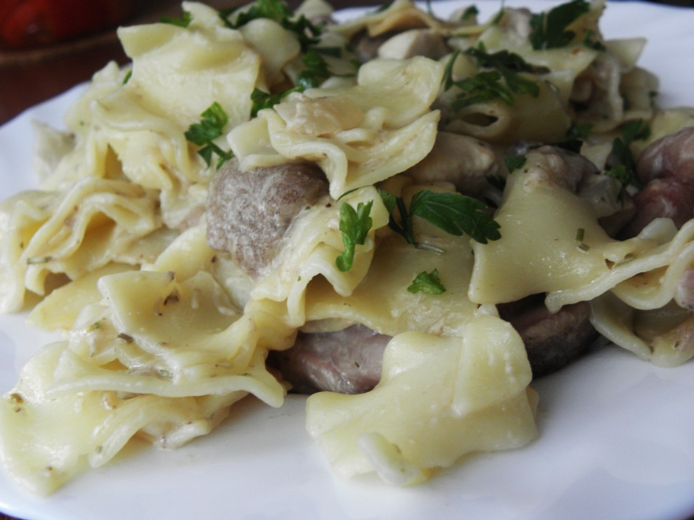 Makaron z sosem z maślaków.