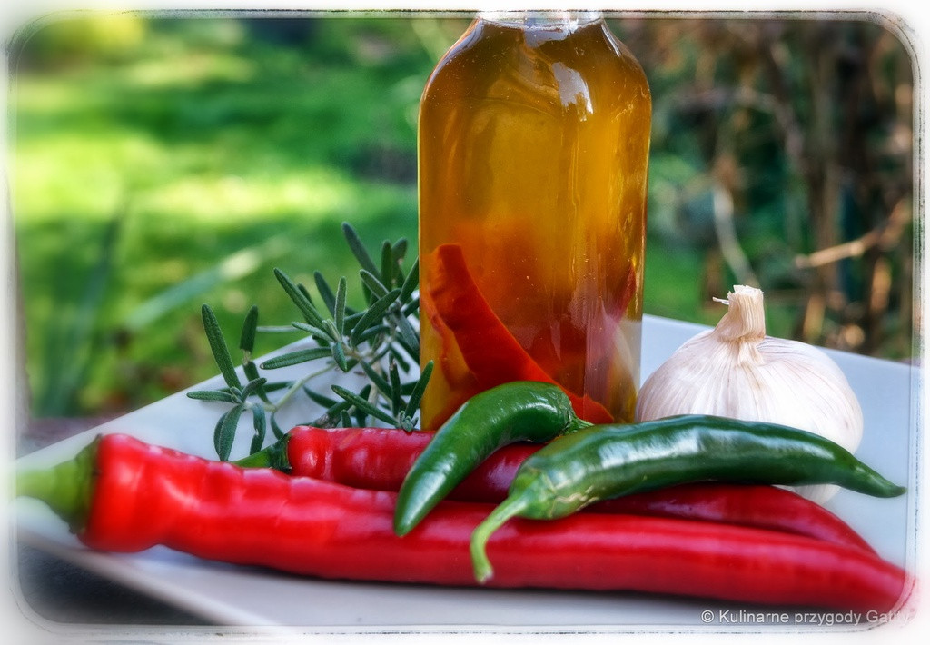 Aromatyzowany olej z chili i czosnkiem