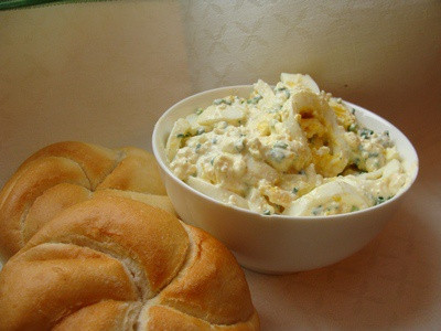 Sałatka jajeczna z twarożkiem