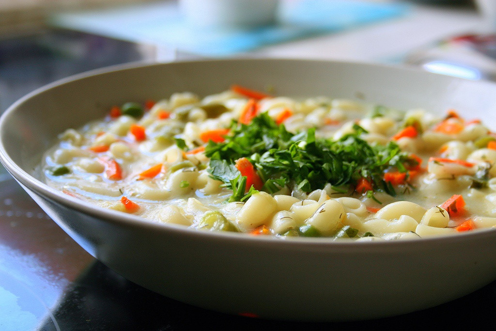 zupa_warzywna_z_makaronem