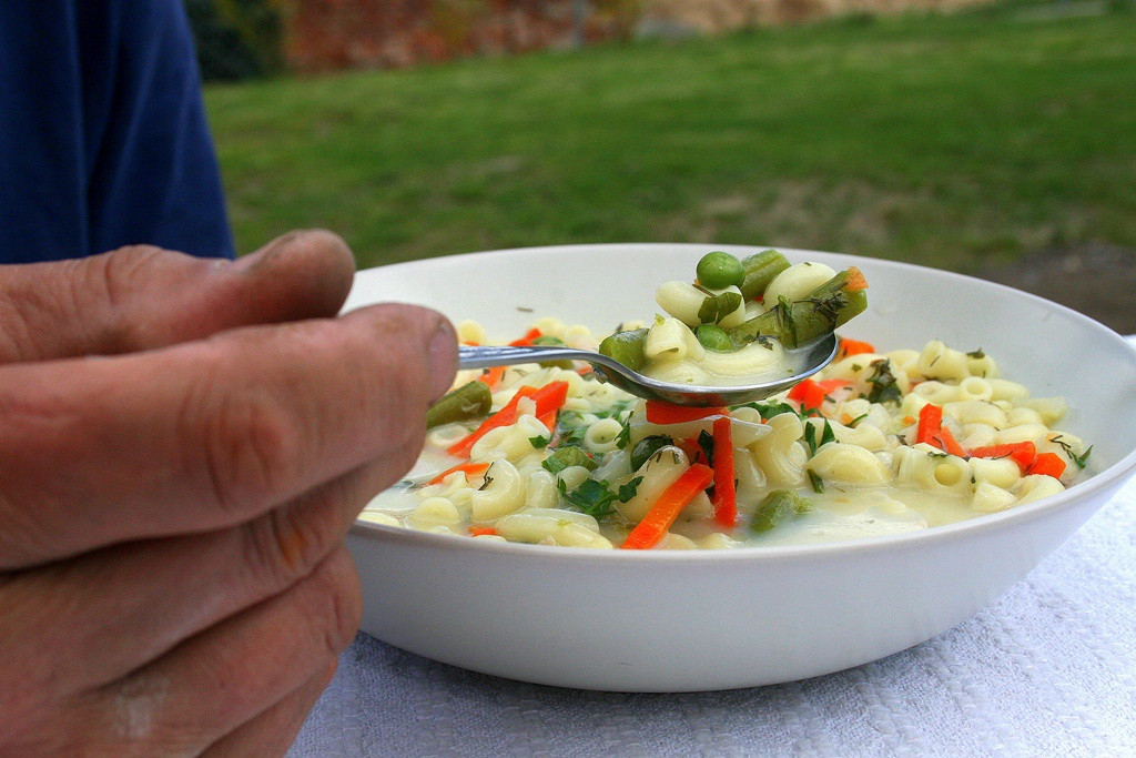 zupa_warzywna_z_makaronem