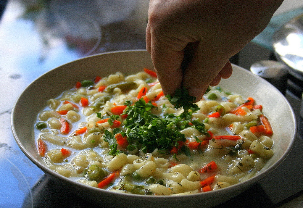 Zupa warzywna z makaronem