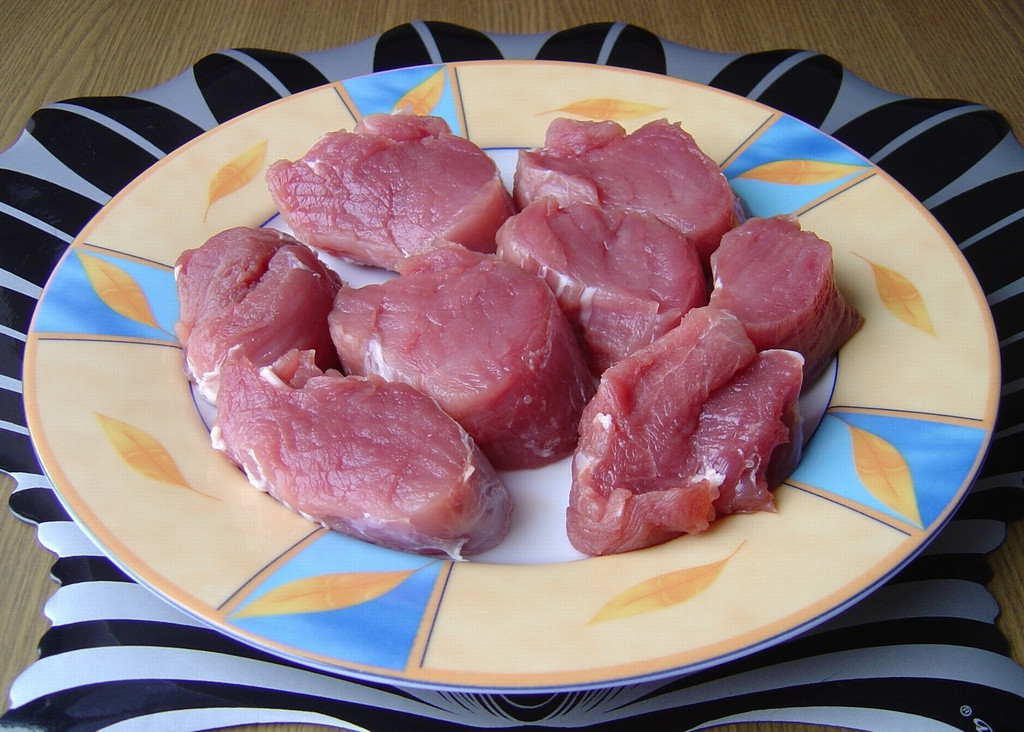 medaliony_wieprzowe_z_podsmazana_cebulka