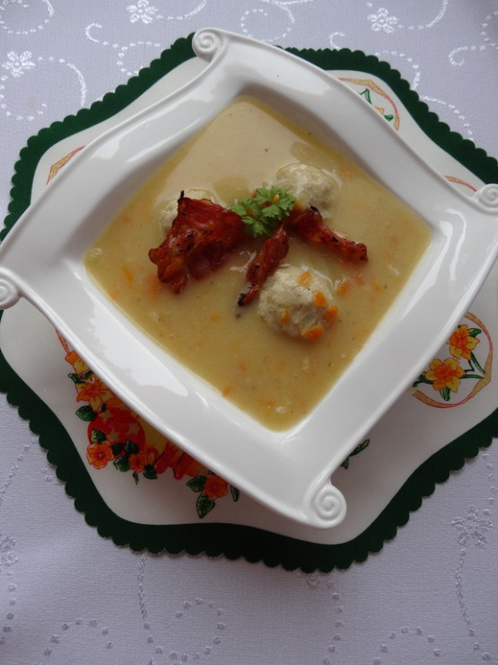 Wielkanocny żurek z pulpecikami