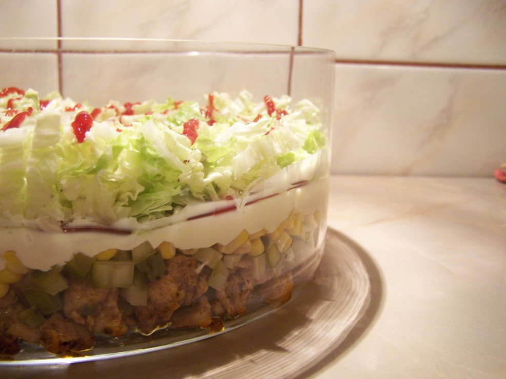 Sałatka gyros - warstwowa