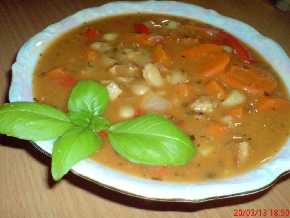 Zupa fasolowa z papryką