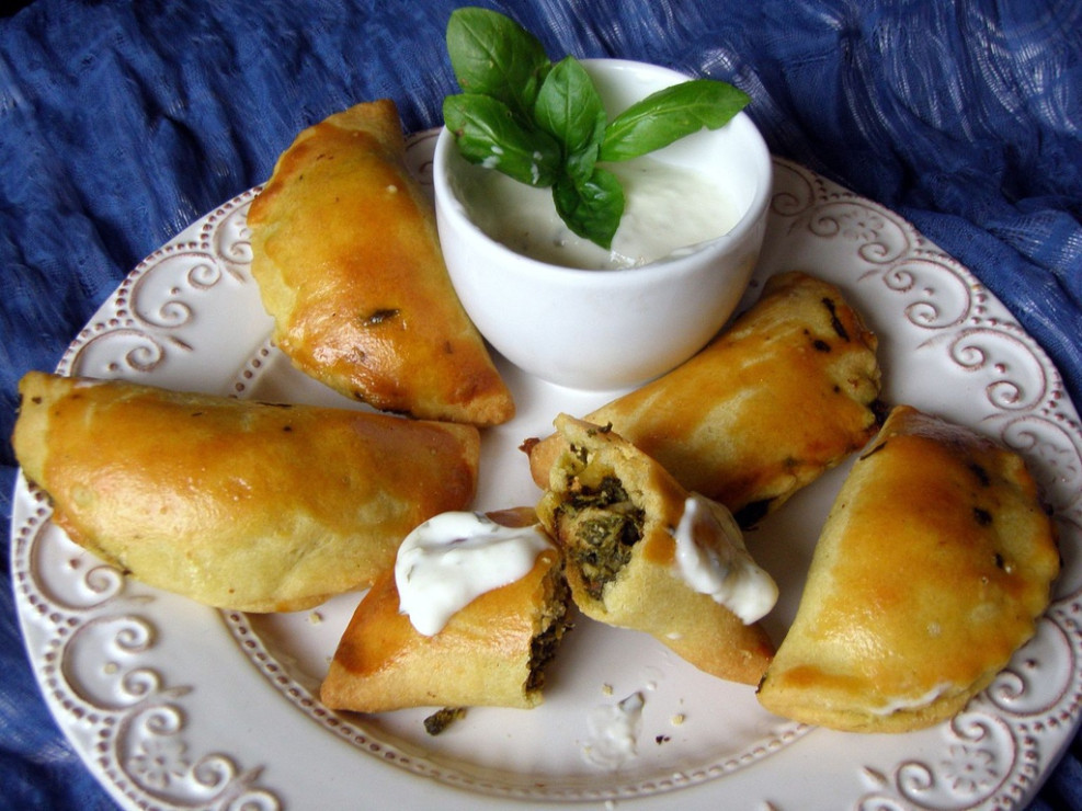 pieczone_pierogi_ze_szpinakiem_i_suszonymi_pomidorami