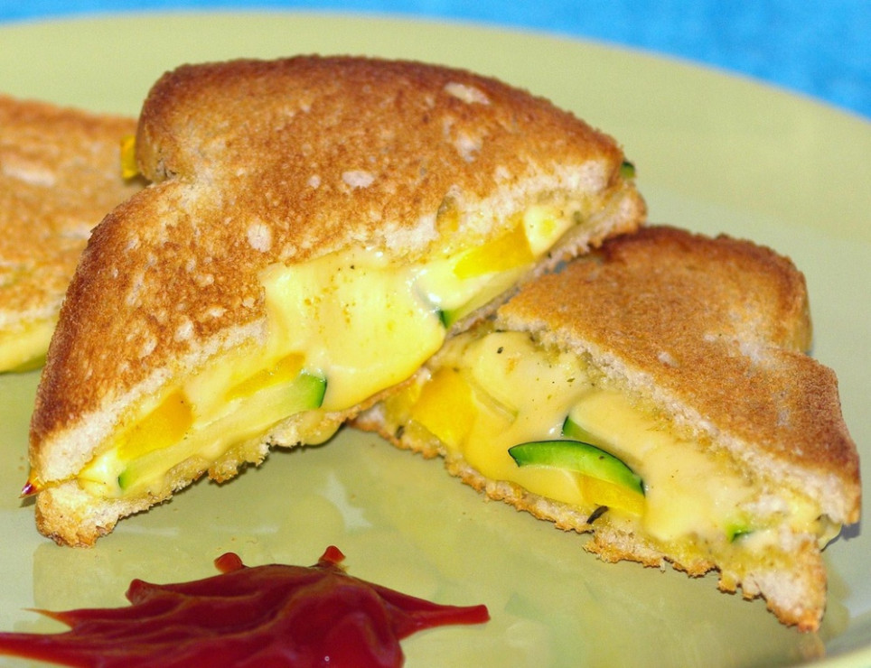 tosty_z_warzywami_i_serem