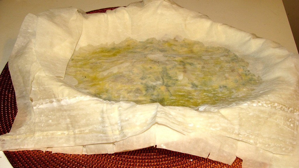 zapiekanka_w_ciescie_filo_z_suszonymi_pomidorami_wedzona_szynka_i_serem_ricotta