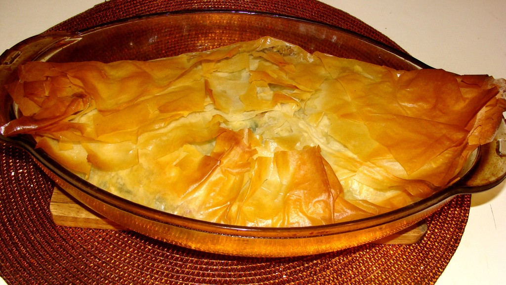 zapiekanka_w_ciescie_filo_z_suszonymi_pomidorami_wedzona_szynka_i_serem_ricotta