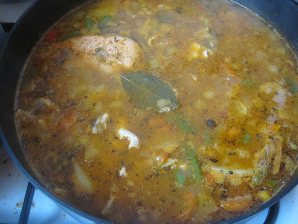 pikantna_zupa_rybna_z_ryb_mieszanych_i_warzyw