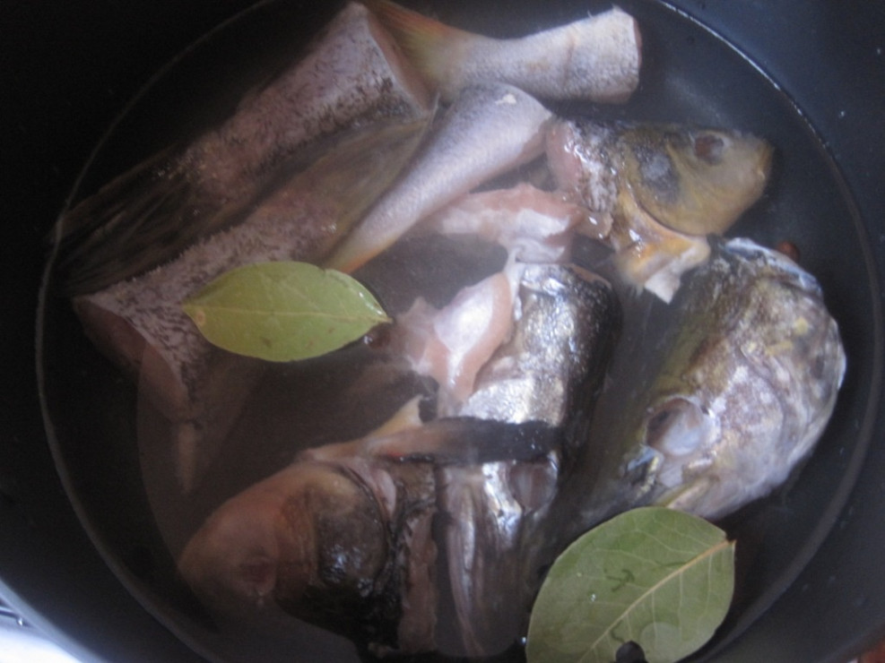 pikantna_zupa_rybna_z_ryb_mieszanych_i_warzyw