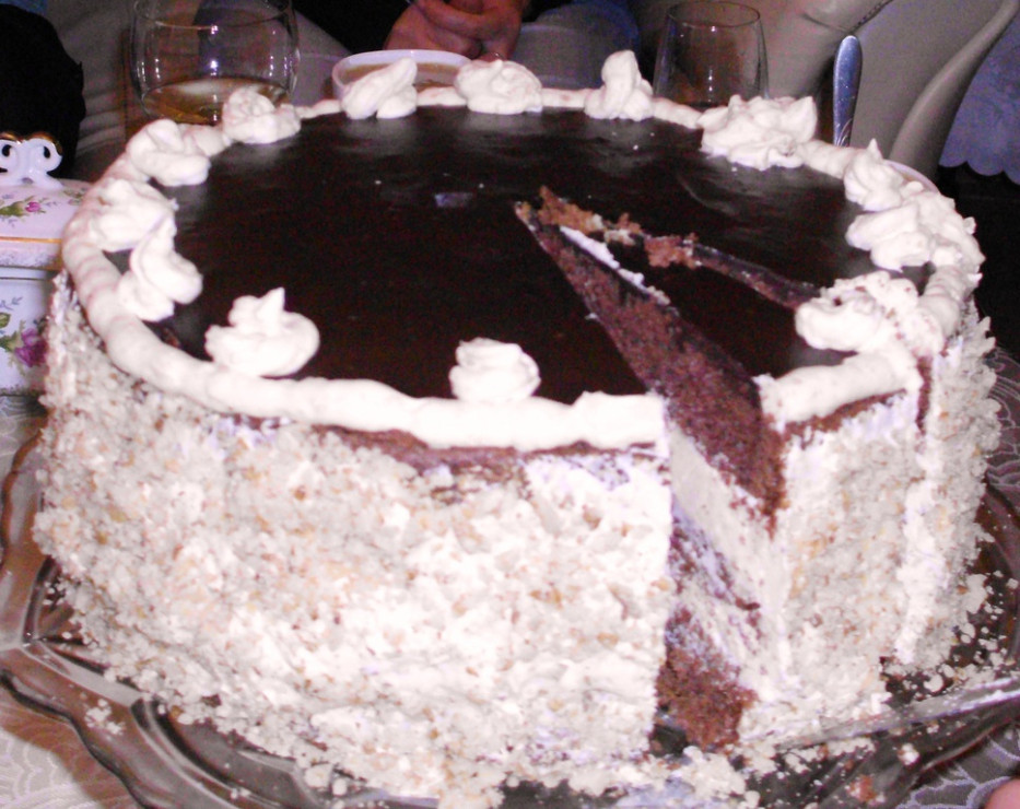 Tort czekoladowo - orzechowy
