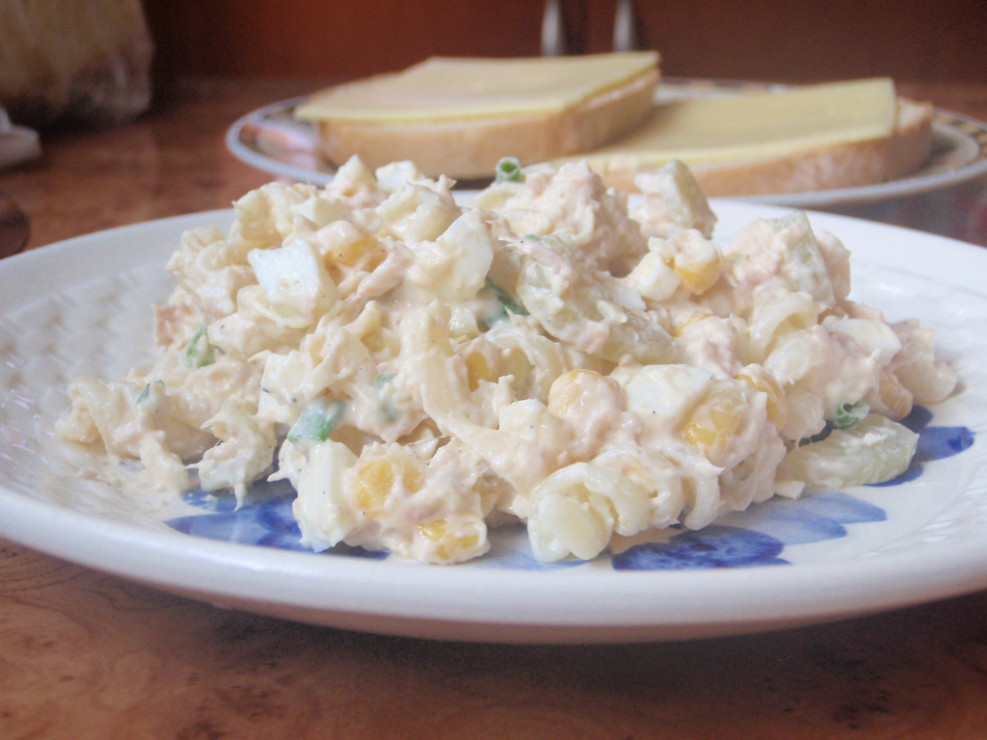 Sałatka z tuńczykiem i makaronem