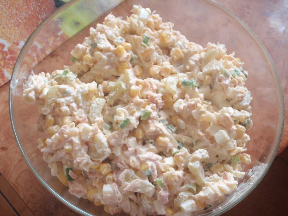 salatka_z_tunczykiem_i_makaronem