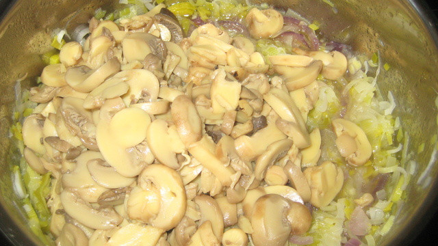 serowo_porowo_pieczarkowa_zupa_z_miesem_mielonym