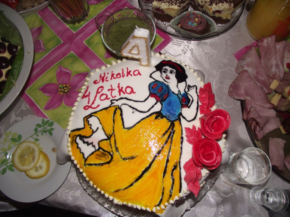 śmietankowy tort królewna śnieżka