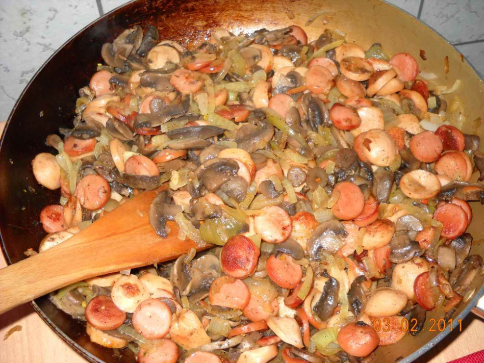 SZYBKI OBIAD Z PARÓWKAMI I PIECZARKAMI