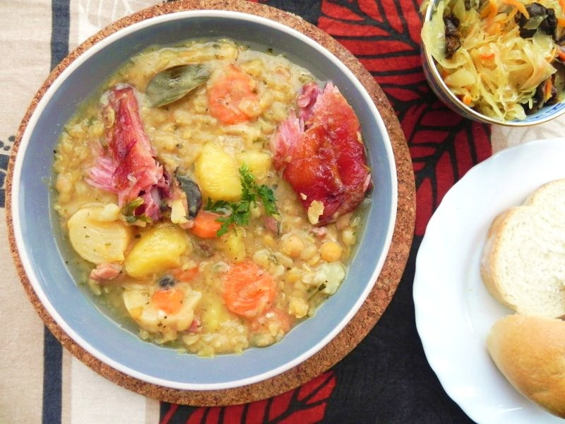 grochowka_swiateczna_z_kapusta_na_wedzonce