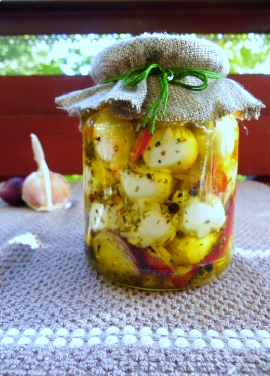 Mini mozzarelki marynowane w oliwie...