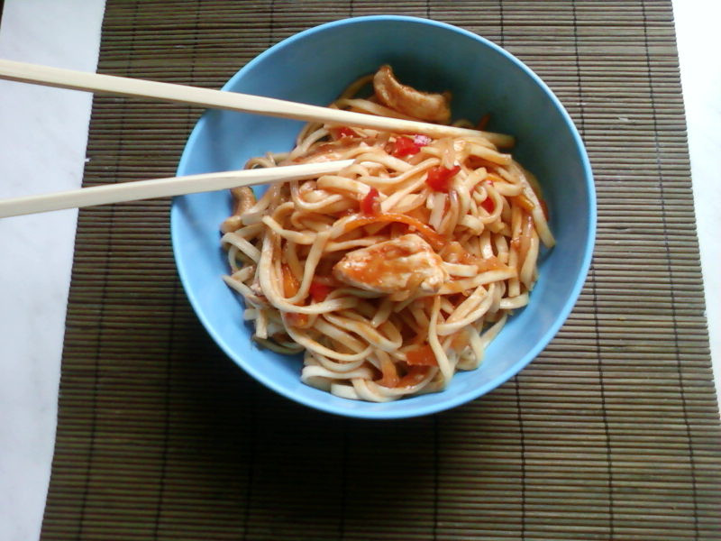 makaron_w_sosie_slodko_kwasnym