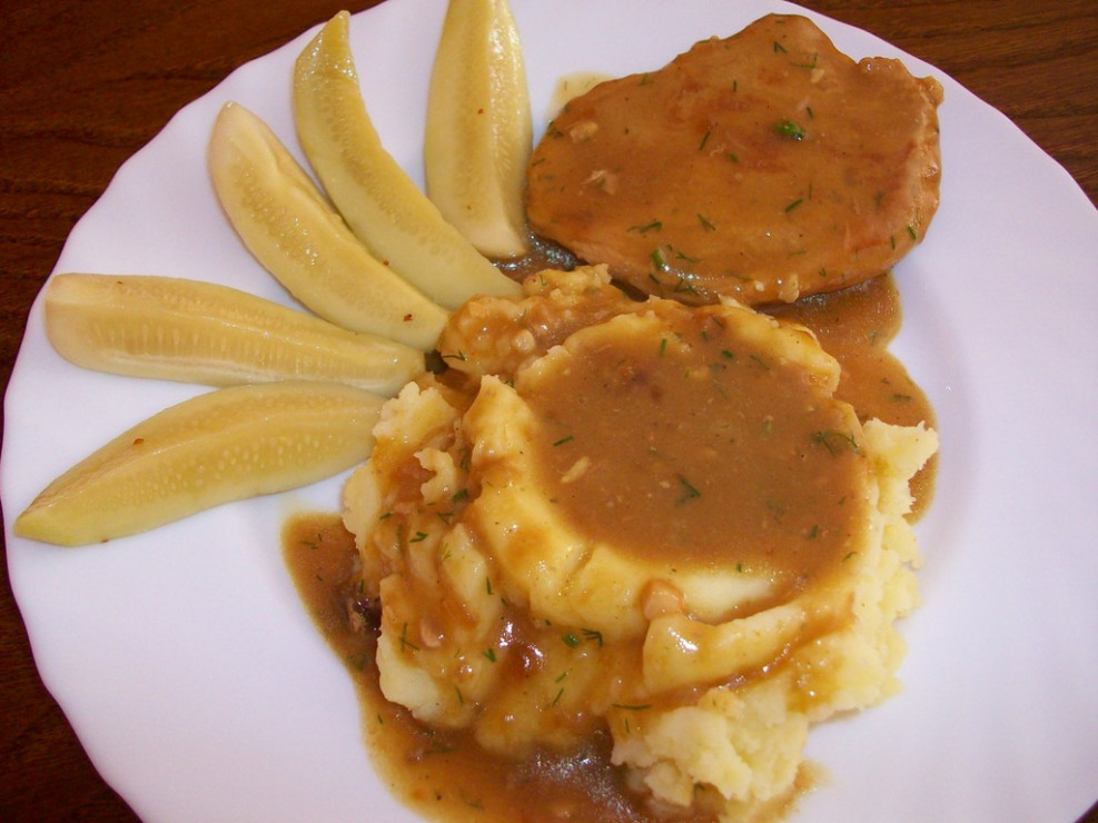 szyneczka w sosie pieczeniowym