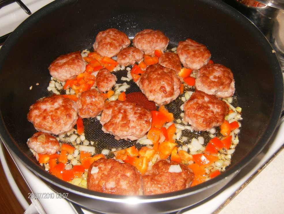 kulki_miesne_w_sosie_pieczeniowym