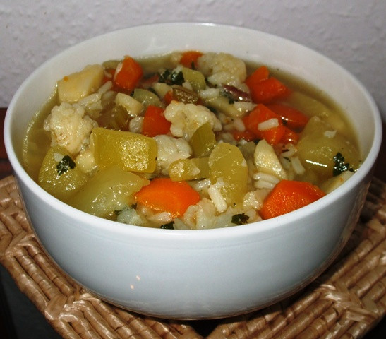 wielowarzywna_zupa_z_cukinia_i_ryzem