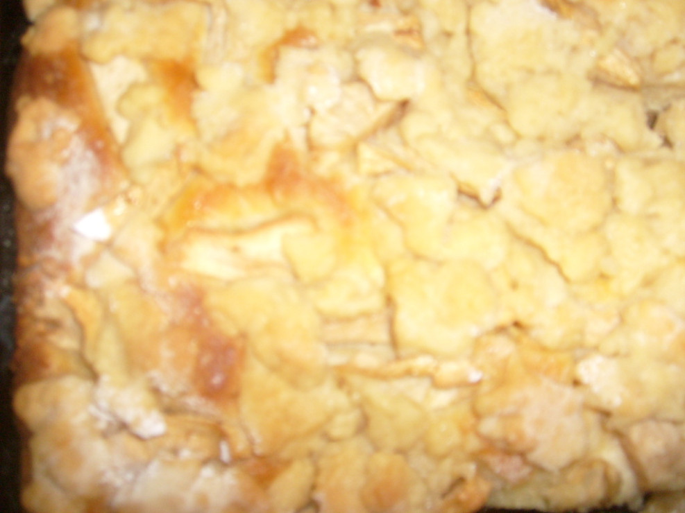 drozdzowka_z_jablkami_i_kruszonka