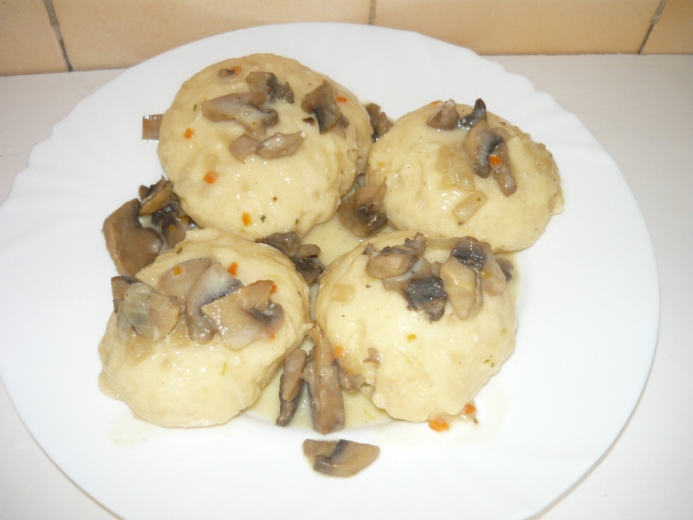 pyzy_z_sosem_pieczarkowym
