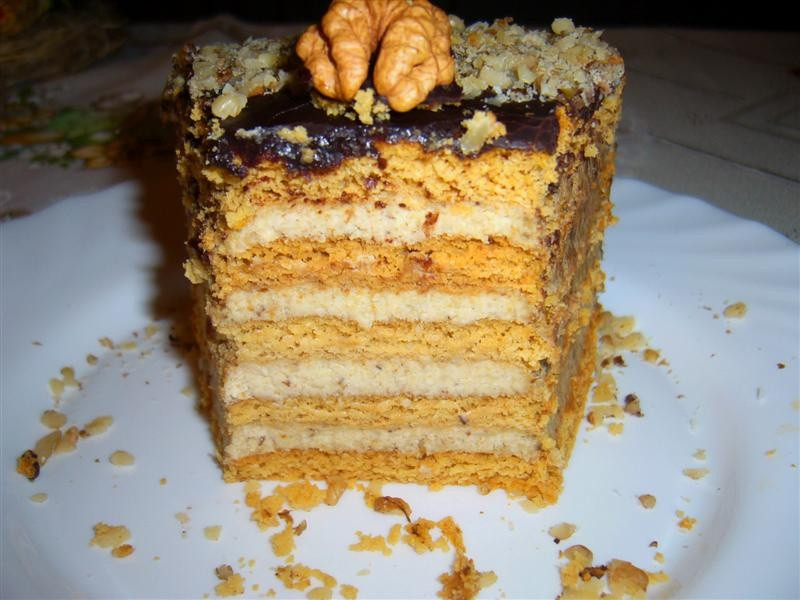 Torcik  miodowo - orzechowy