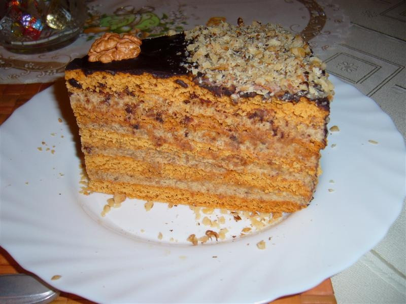 torcik_miodowo_orzechowy