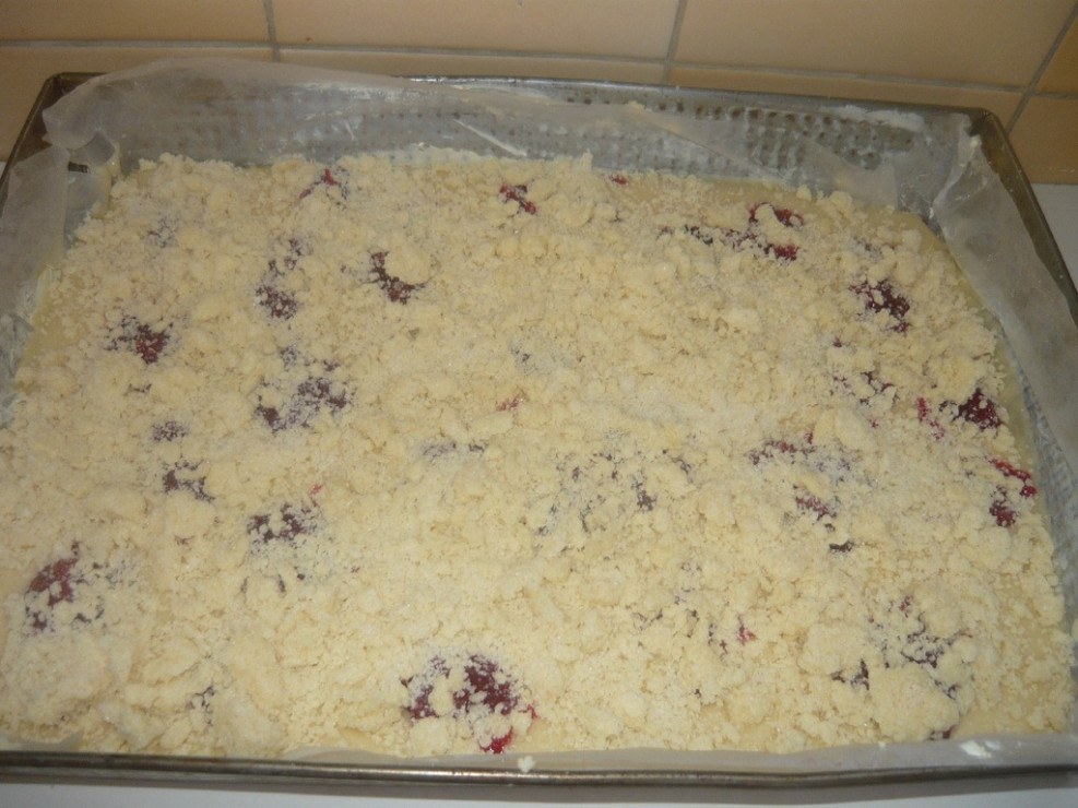 szybkie_ciasto_z_dzemem_i_kruszonka