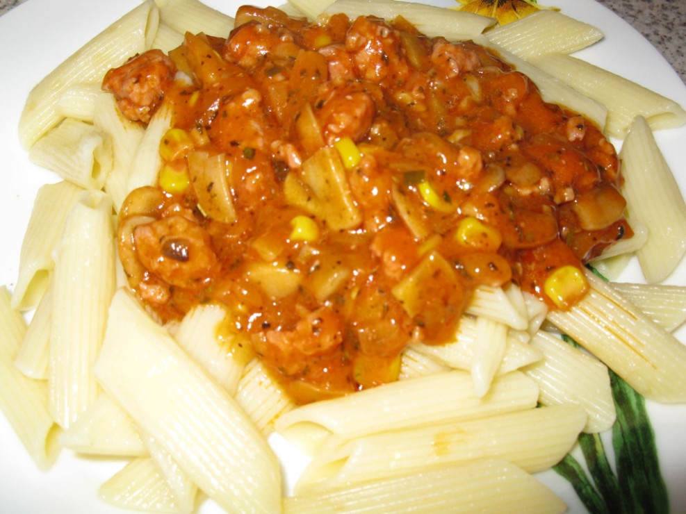 makaron_penne_z_miesem_w_sosie_slodko_kwasnym