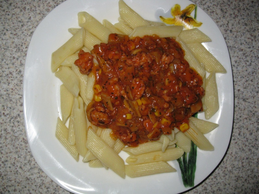 Makaron Penne z mięsem w sosie słodko-kwaśnym